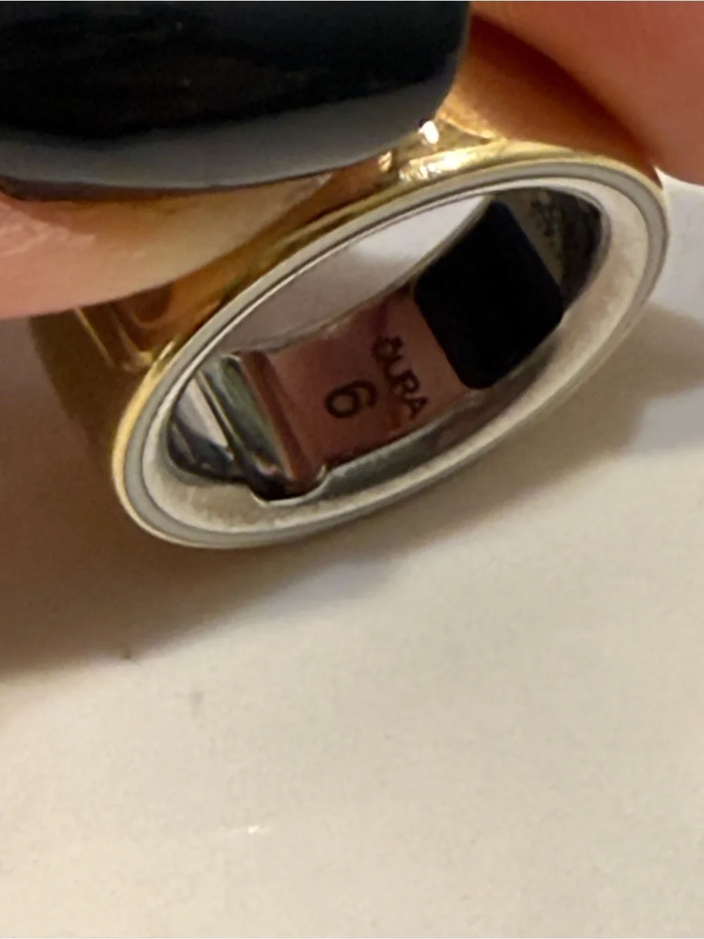 Oura gen 4- Gold- size 6